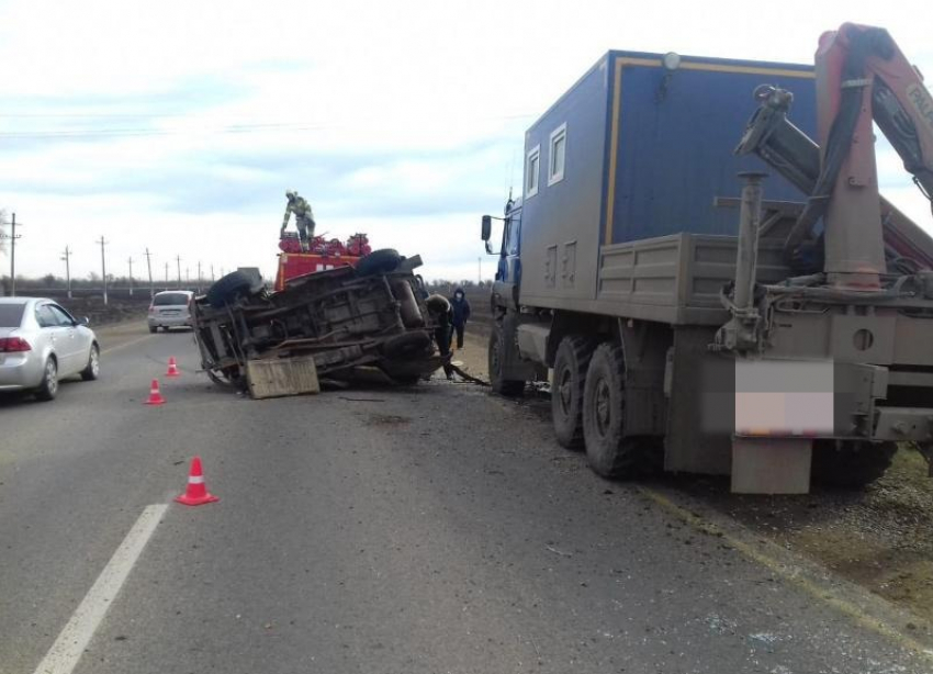 На Ставрополье водитель УАЗа умер после столкновения со спецтехникой