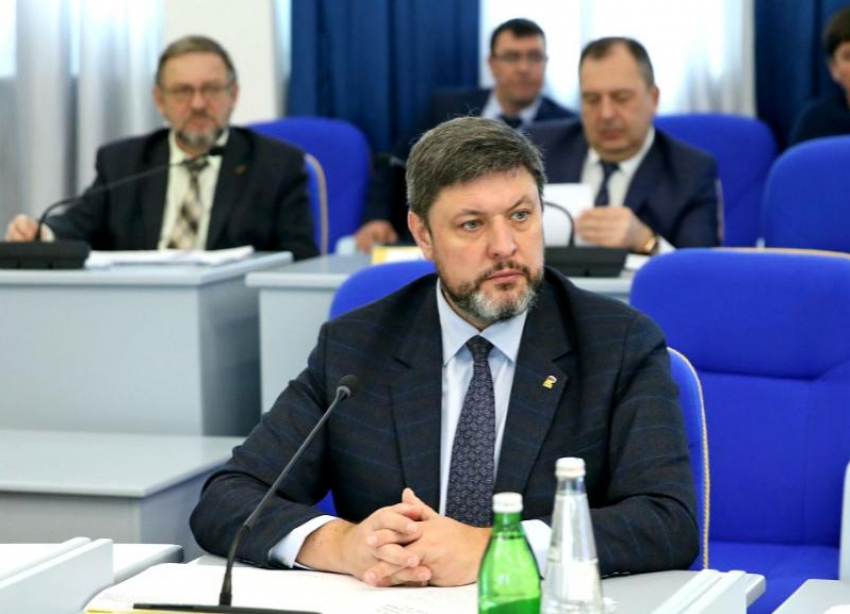 Назвавший губернатора «хозяином», а ставропольцев «жлобами» депутат Николай Новопашин активно посещал заседания думы