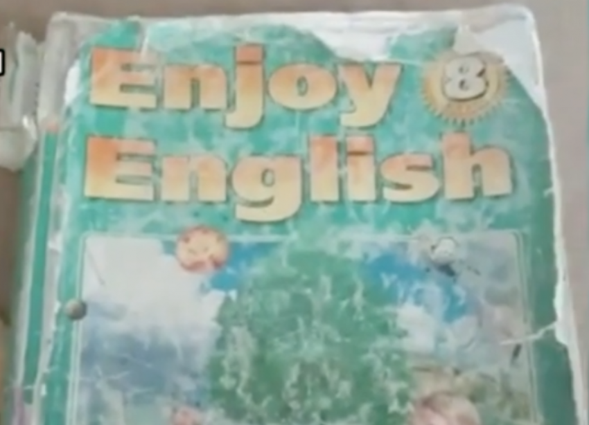 В Железноводске родители школьников пожаловались на плачевное состояние учебников по английскому языку