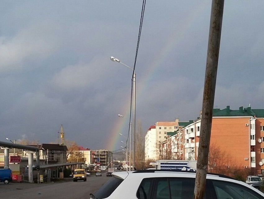 Радуга в преддверии Нового года удивила жителей Ставрополя 