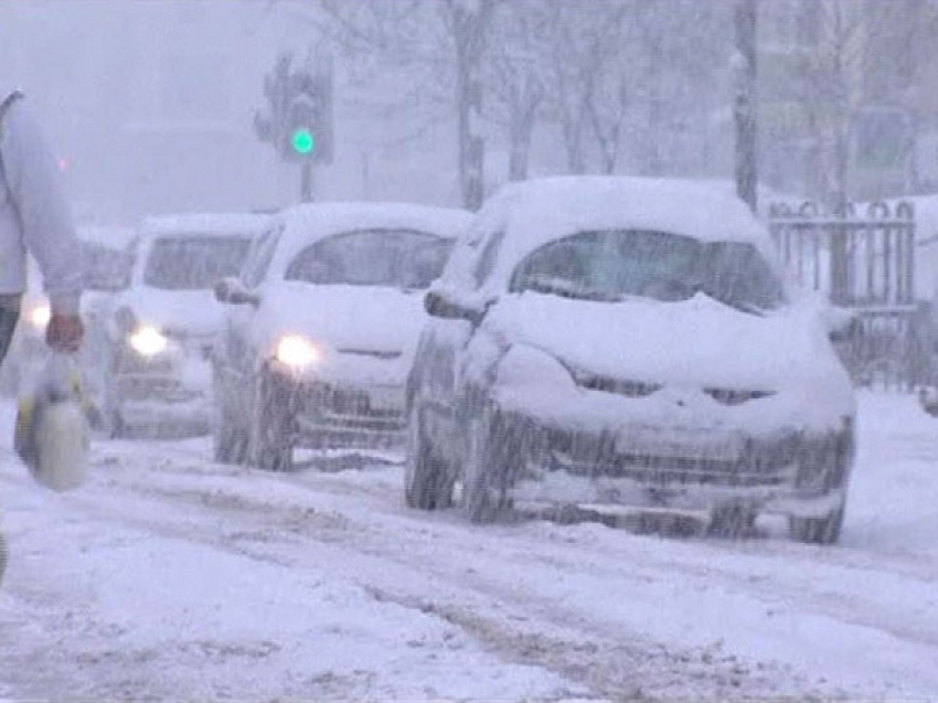 Круглые сутки будут убирать снежные завалы дорожники в Ставрополе 
