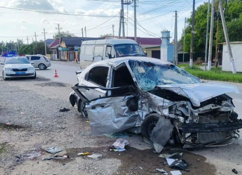 Шок-авария с двумя насмерть разбившимися людьми на Ставрополье попала на видео 