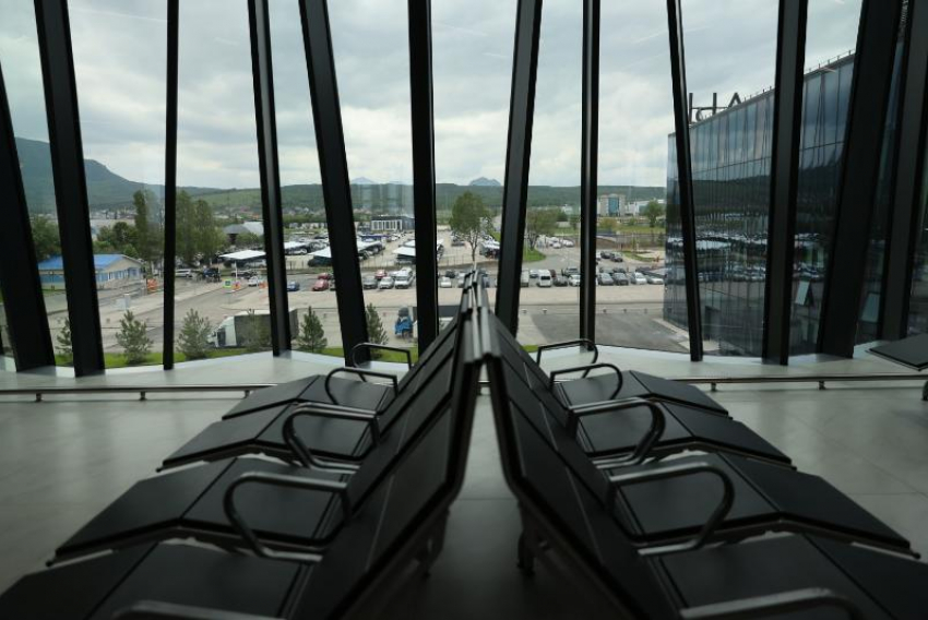 Сразу 13 рейсов задерживаются на Ставрополье