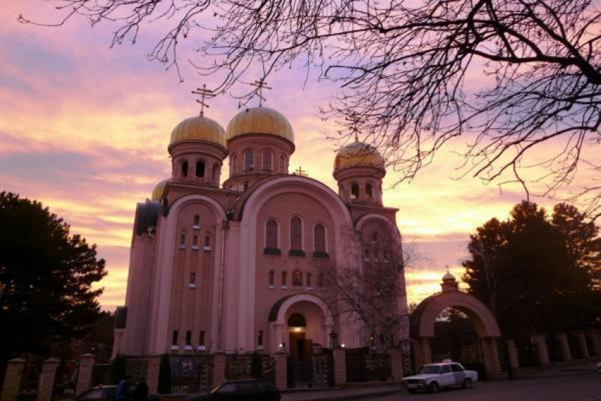 В церковном хоре Пятигорска начальница-лесбиянка приставала к певчей 