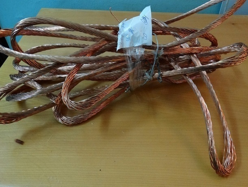 Четверо мужчин совершили дерзкую кражу медного кабеля со склада и сдали его на металлолом в Ставропольском крае