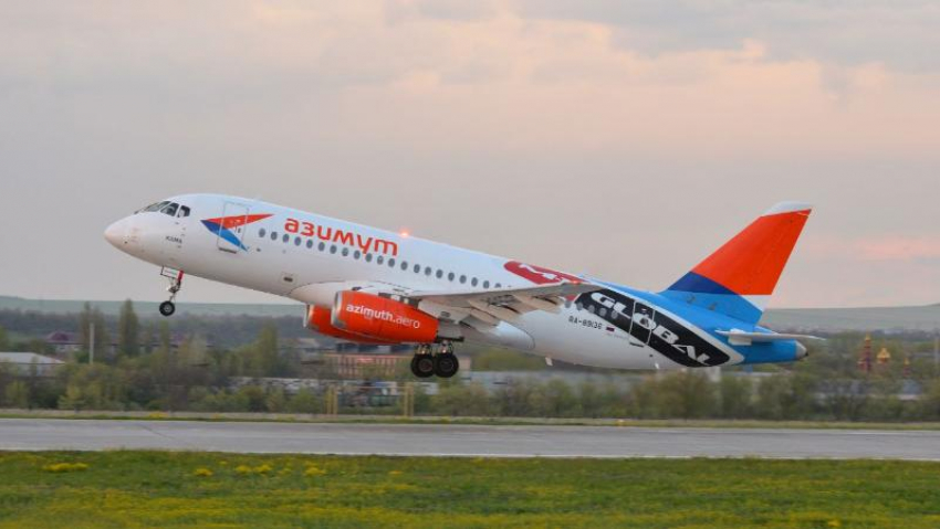 Очередной самолет авиакомпании «Азимут» вернулся на стоянку в Минеральных Водах
