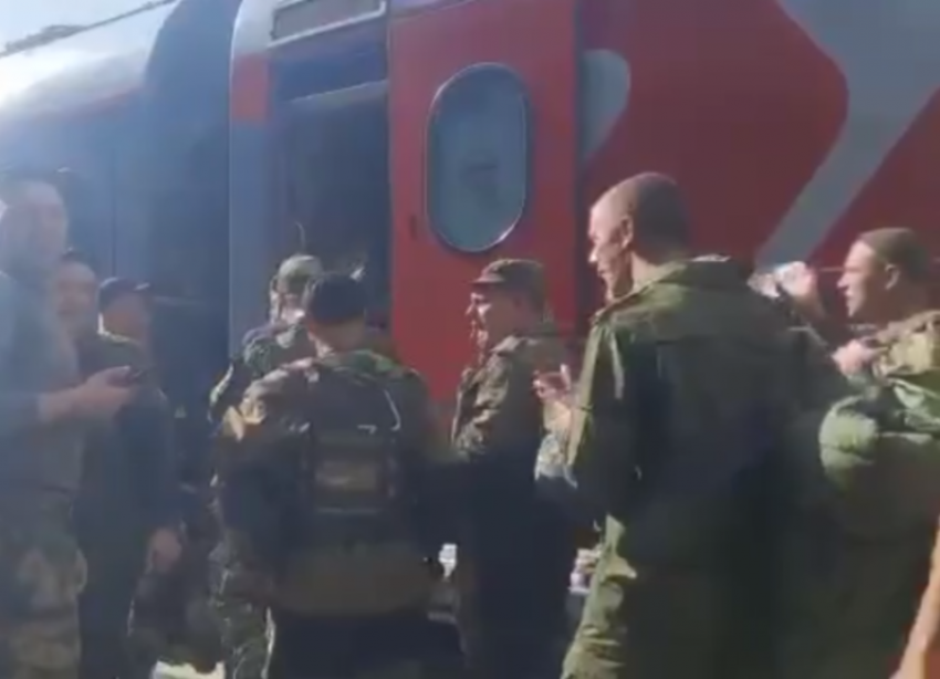 В интернете появилось видео уезжающих на СВО ставропольцев
