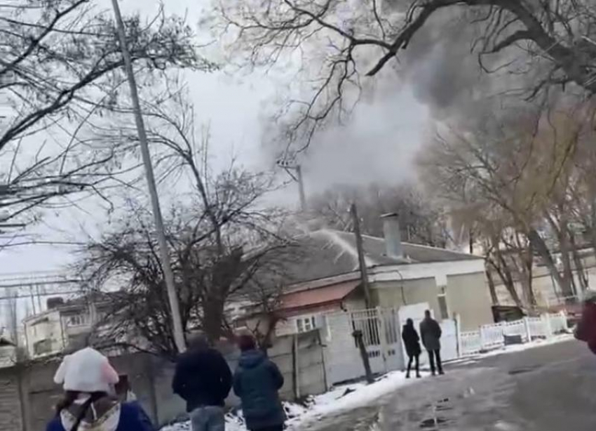 После пожара с территории завода в Пятигорске начали вывозить аммиак