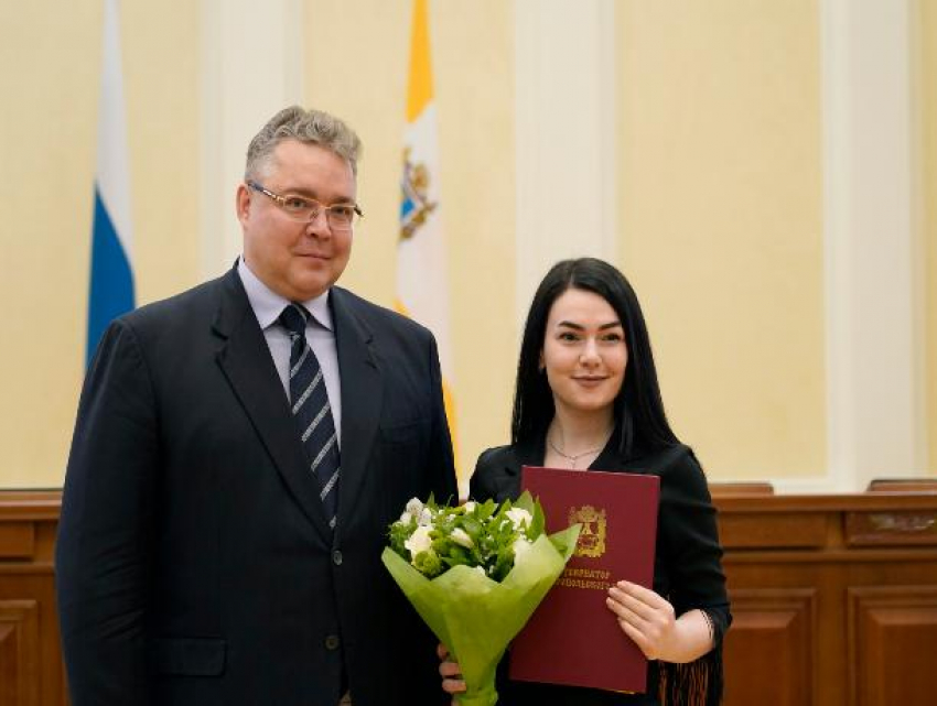 В Ставрополе наградили 100 волонтеров