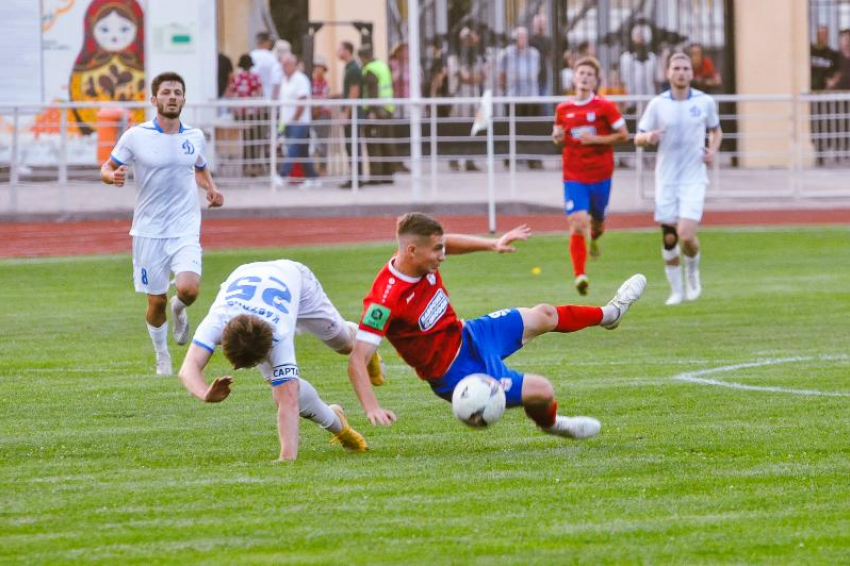 В 13 туре футбольного первенства на юге России грядут битвы турнирных соседей 