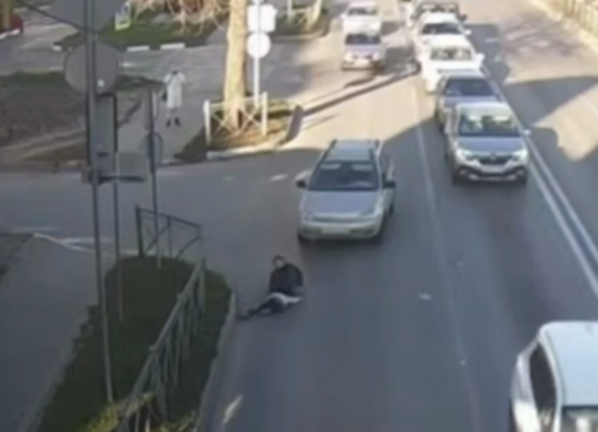 Жесткий наезд на двоих детей в Кисловодске попал на видео