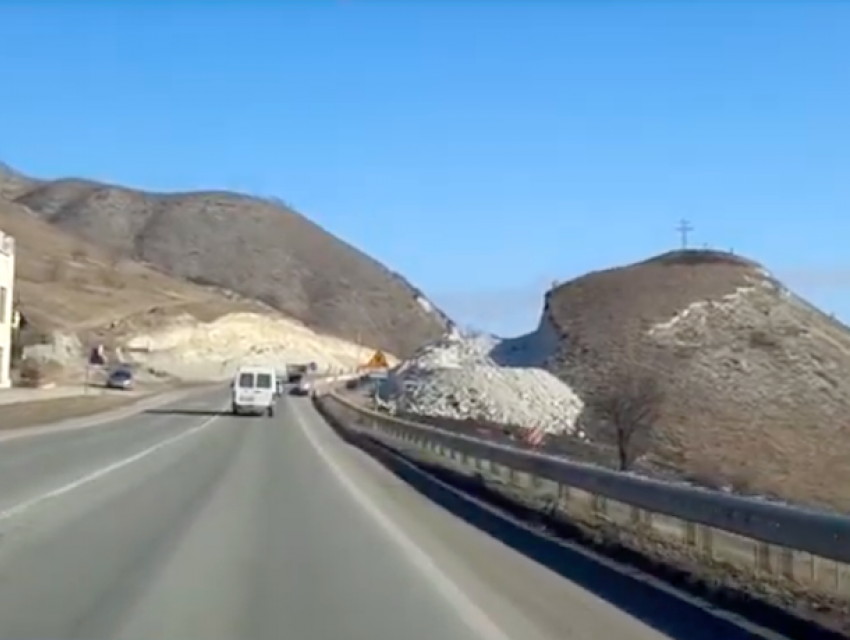 «Об этом надо кричать»: чтобы расширить дорогу в Кисловодск власти срезают горы