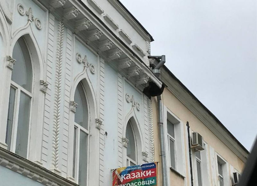 Еще один старинный дом в центре Ставрополя начал рушиться на глазах горожан