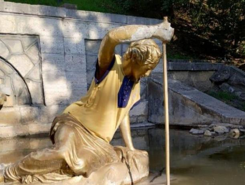 Нимфу в Железноводске одели в футболку 