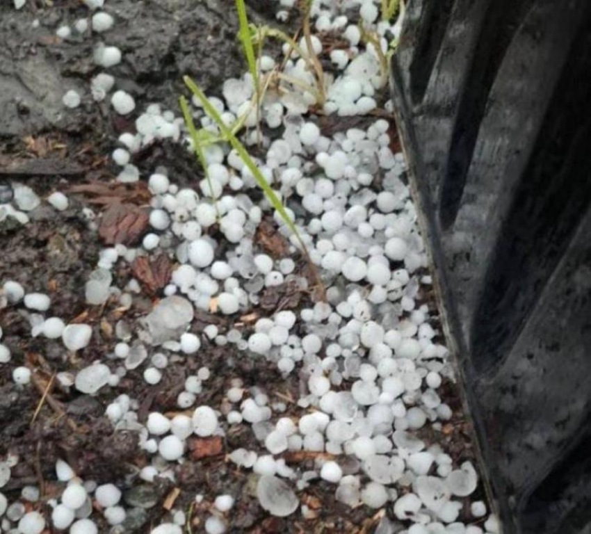 Появились фото прошедшего града в Солнечнодольске Ставропольского края 