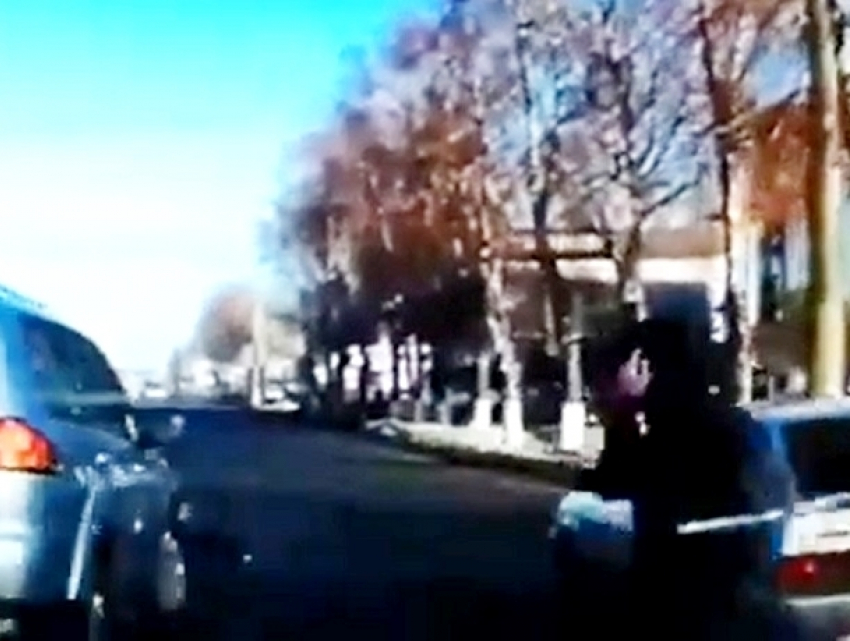 Появились шокирующие кадры с попавшим под колеса ребенком в Ставрополе