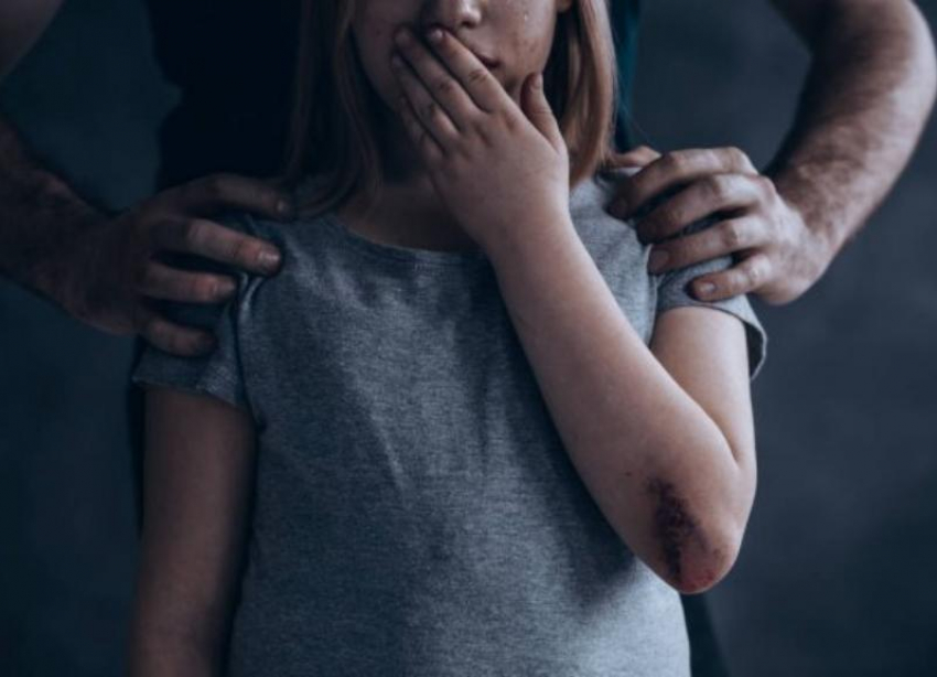 Малолетняя девочка стала жертвой домогательств сожителя бабушки в Буденновске