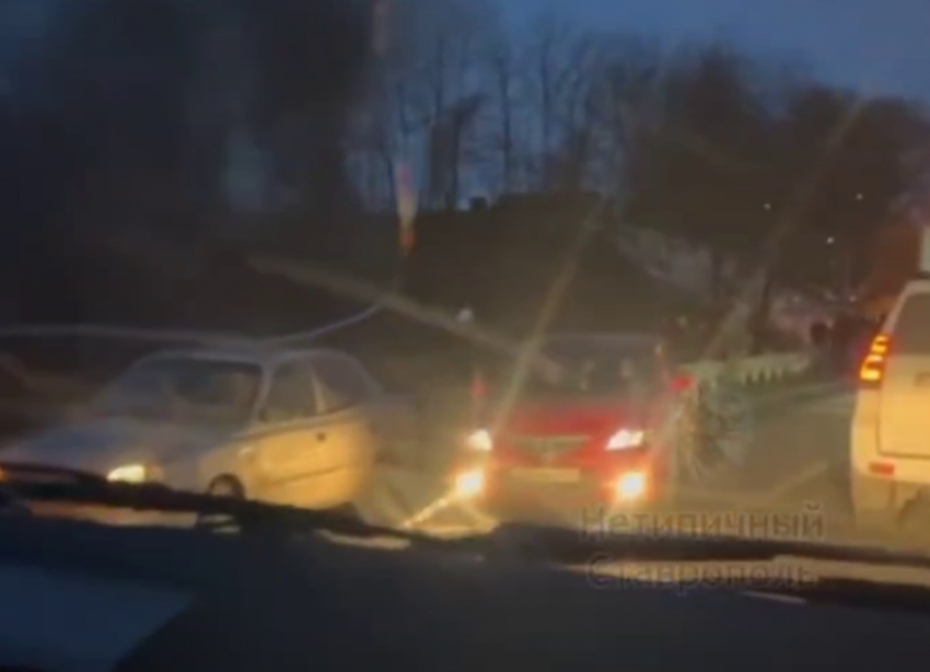 Авто вылетело с моста и загорелось в Кочубеевском округе на Ставрополье 