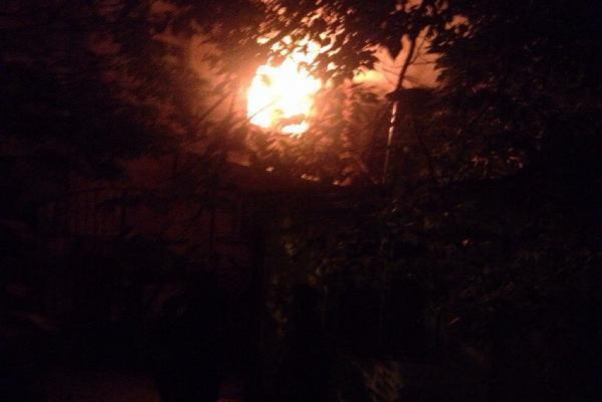 Ночной пожар в жилом доме Ставрополя уничтожил семь квартир
