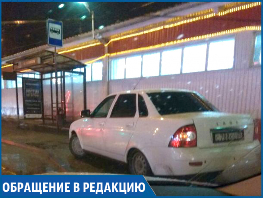 Паркуюсь как хочу: автохам перекрыл остановку в Ставрополе