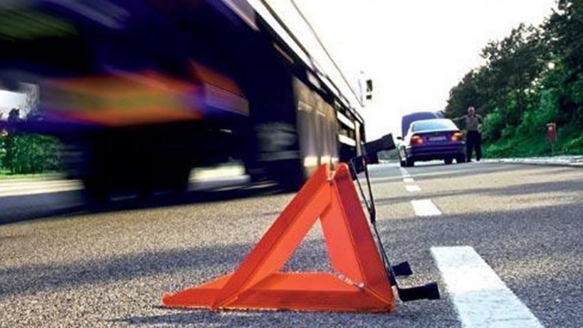 Легковушка врезалась в грузовик на Ставрополье: три человека погибли