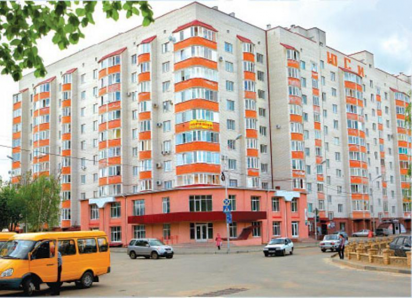 Из многоэтажного дома в Ставрополе выпал пенсионер