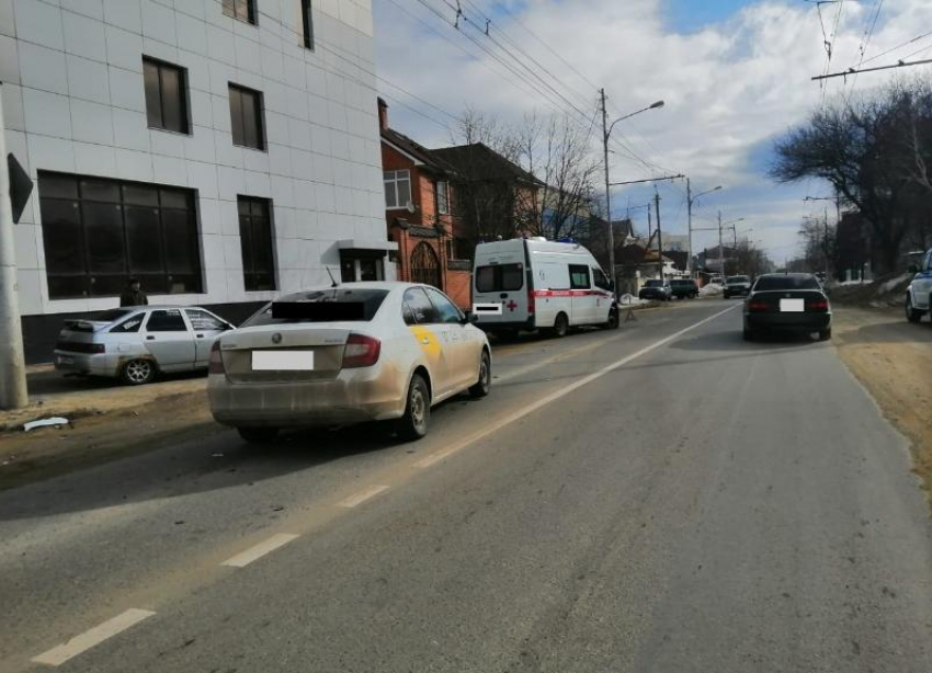 В Ставрополе водитель такси въехал в машину скорой помощи