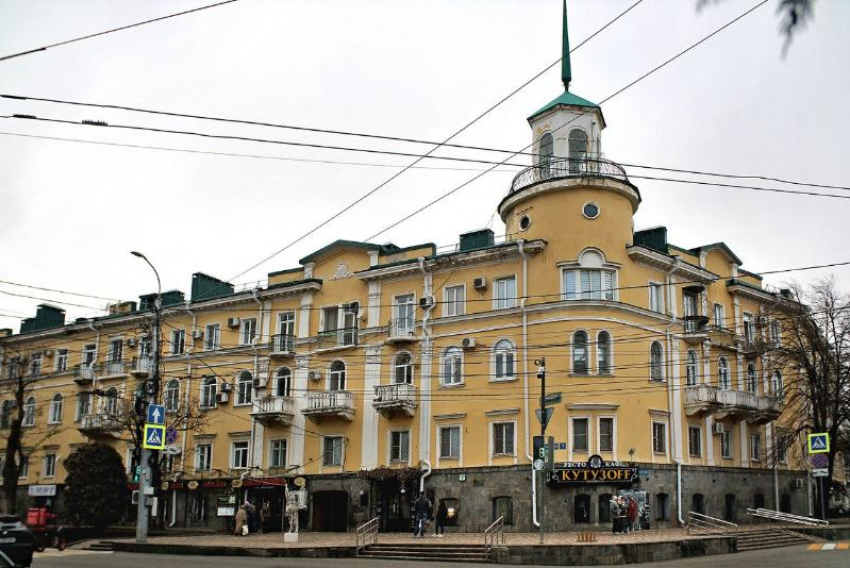 Фасад дома со шпилем на Советской в Ставрополе отремонтируют почти за 50 миллионов рублей