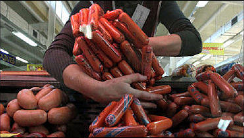 Продавец супермаркета Ставрополя попался на краже колбасных изделий