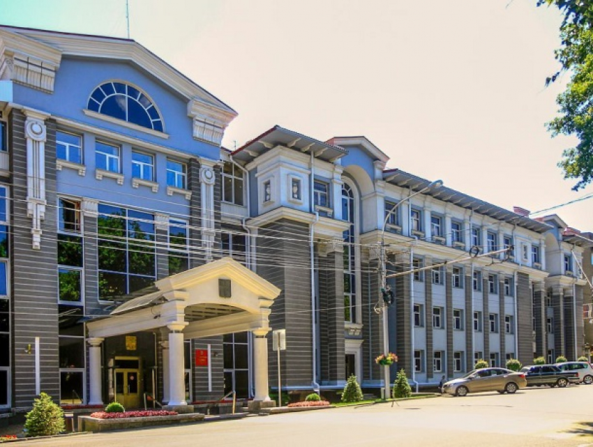 Администрацию обязали взять на контроль сайты школ Ставрополя 