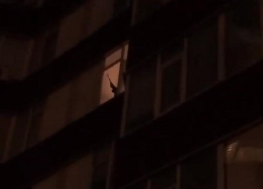 Ставрополец устроил стрельбу из окна жилого дома