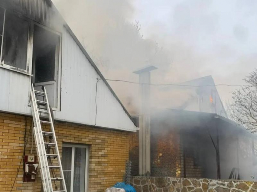 Пенсионерка получила термический ожог при пожаре дома в Кисловодске