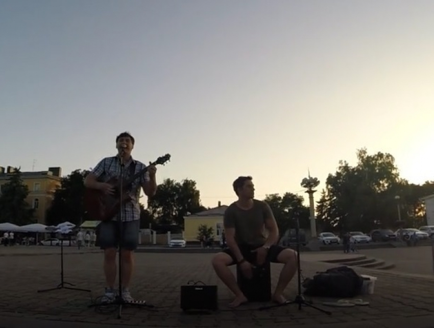 Талантливое исполнение популярного хита «Сплина» уличными музыкантами  в Ставрополе сняли на видео