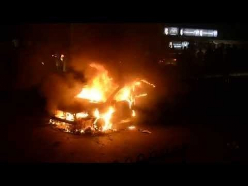 В Пятигорске неизвестные подожгли автомобиль