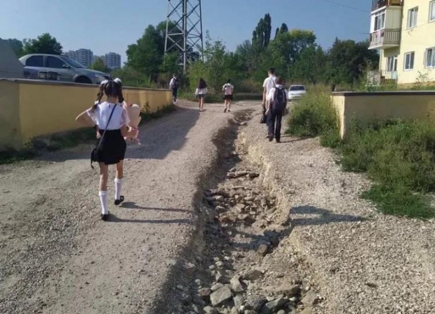 Жители Кисловодска пожаловались в социальных сетях на плохую дорогу к школе