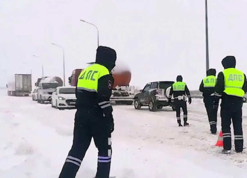 На Ставрополье восстановили движение на одной из заснеженных трасс