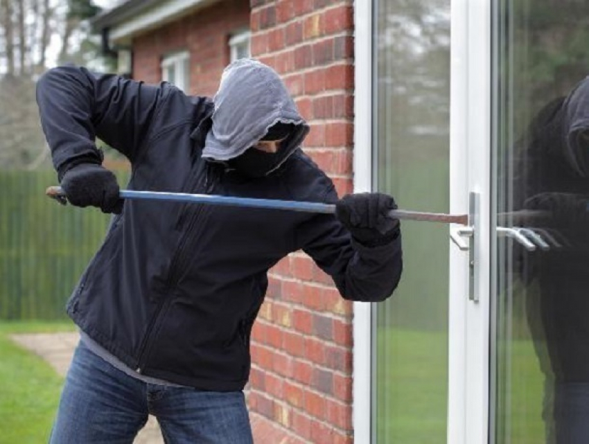 Вор-рецидивист стащил с чужого двора 40 деревянных балок на Ставрополье