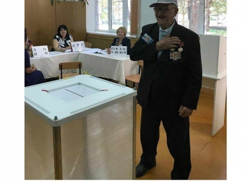 94-летний житель Черкесска проголосовал в числе первых на выборах в КЧР