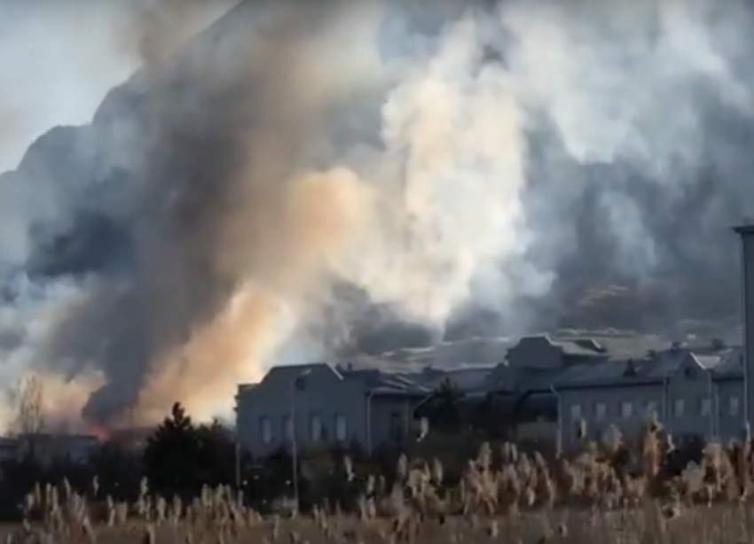 Сильное возгорание возле домов и дач в Пятигорске шокировало ставропольчанку