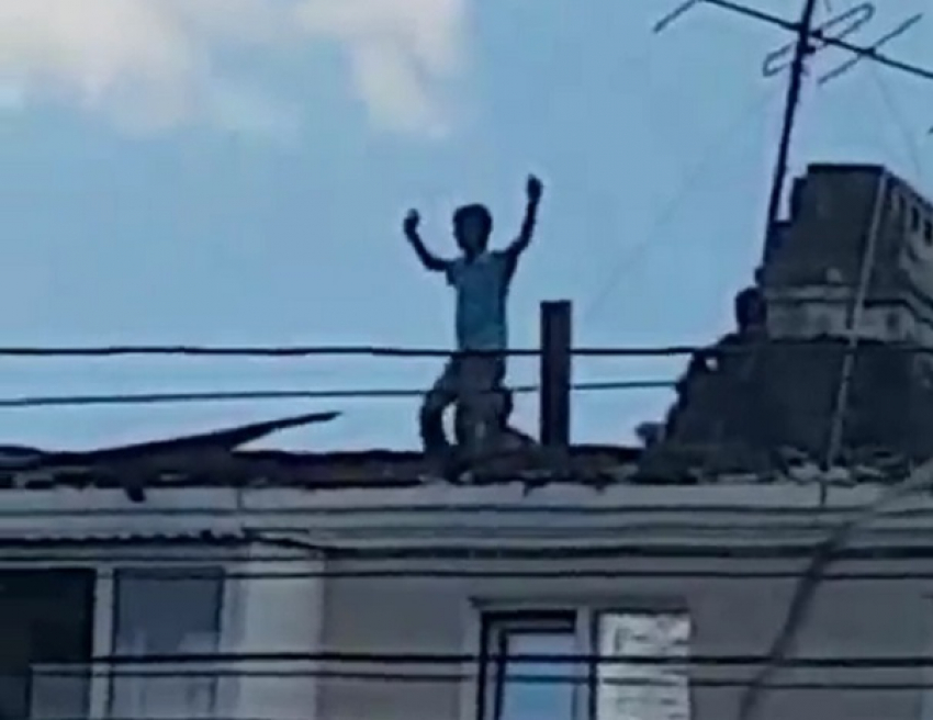 Задорные танцы на крыше развеселили жителей Ставрополя и попали на видео