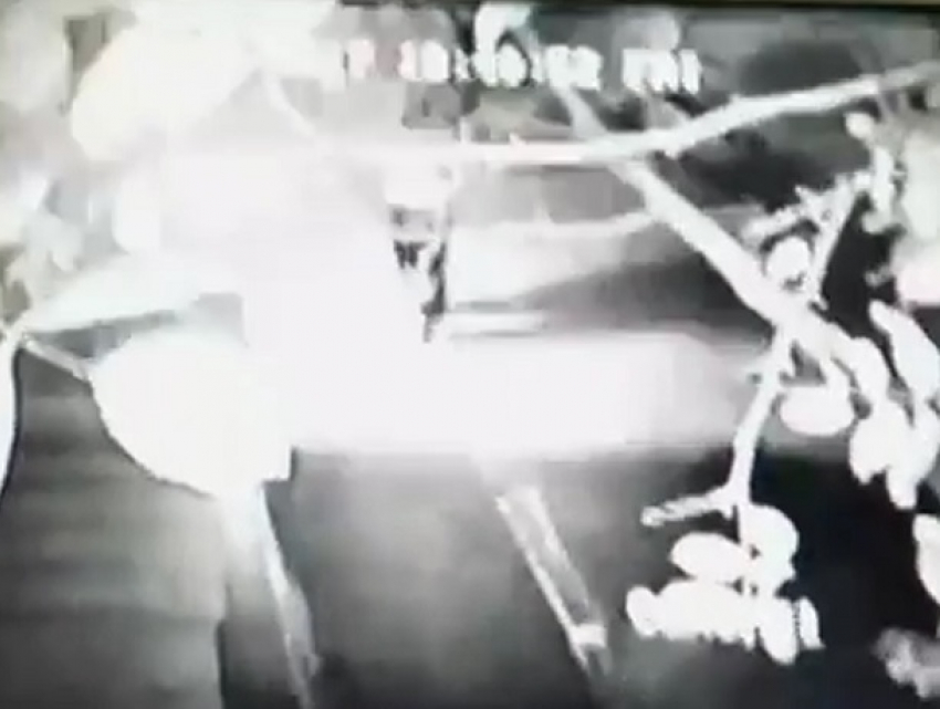 Неизвестный мужчина выстрелил в семью с ребенком и скрылся на машине в Пятигорске