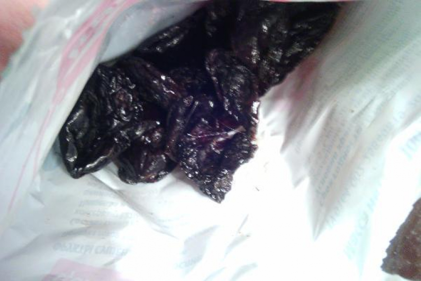 Волос в упаковке чернослива обнаружила покупательница из Ставрополя