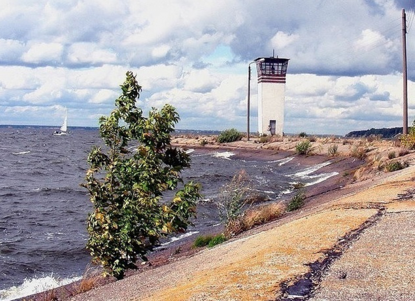 Парашютист и серфингист едва не утонули в Новотроицком водохранилище