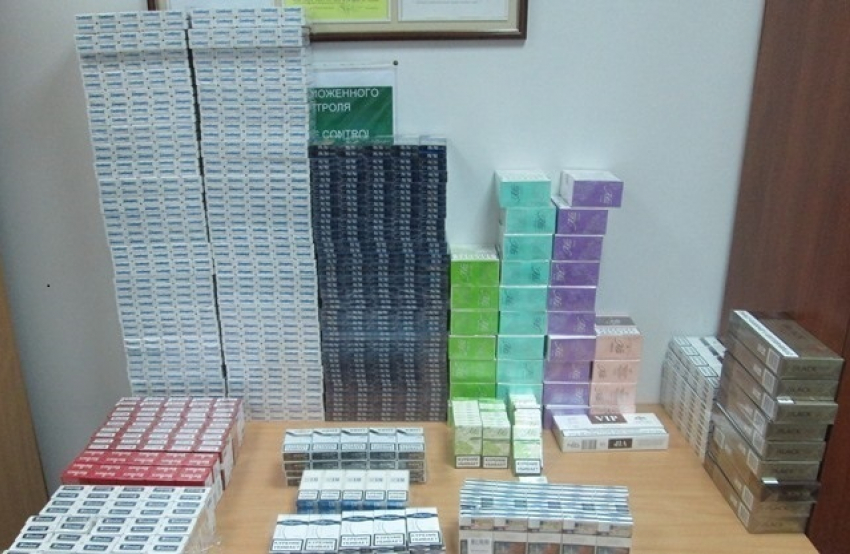 Незаконные крупные партии товаров выявили в аэропорту МинВод