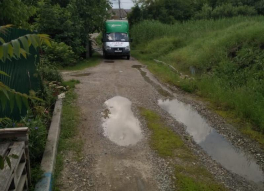 Жилых домов там нет: городские власти ответили тонущим в грязи после ливня ставропольчанам