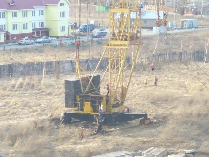 Предприимчивый вор распилил строительный кран и сдал его на металлолом на Ставрополье