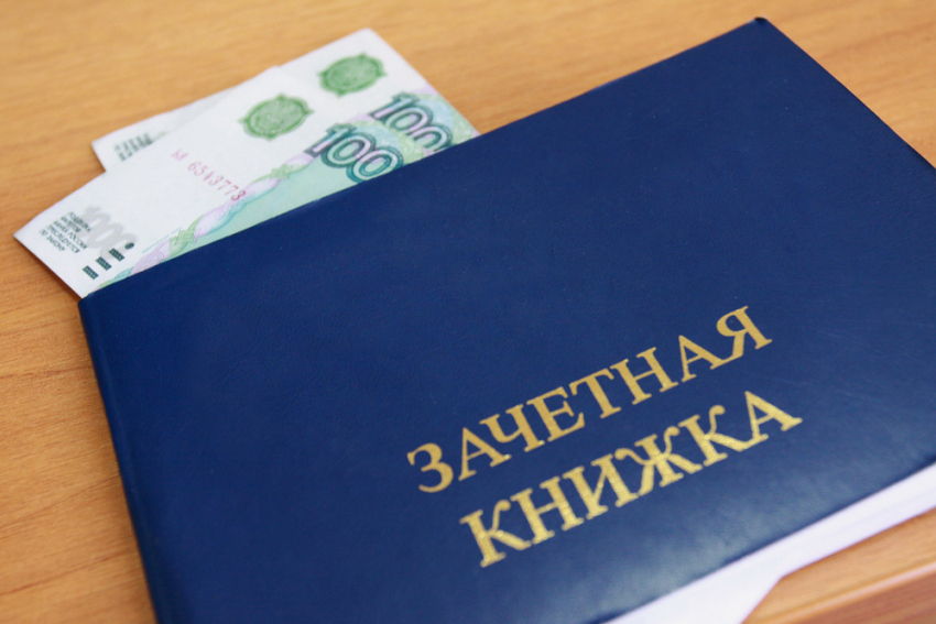 11 студентов СКФУ дали взятки на 150 тысяч рублей