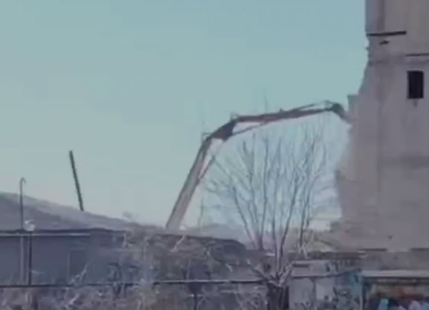 Работающая техника возле мельницы Баранова-Гулиева обеспокоила жителей Ставрополя 