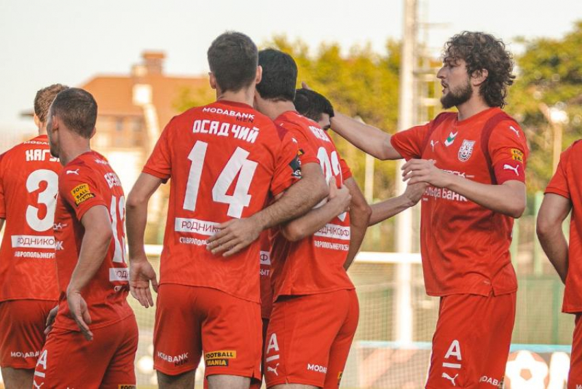 Артур Садиров: «Хочется, чтобы наши футболисты были не только молодцами, но еще и красавцами»