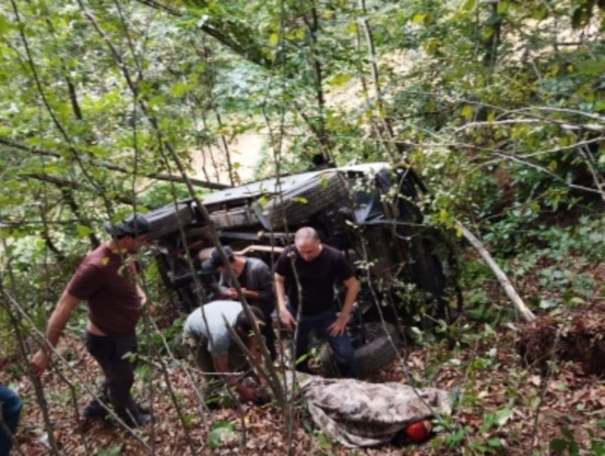 Автобус со ставропольцами съехал с дороги в горах Абхазии